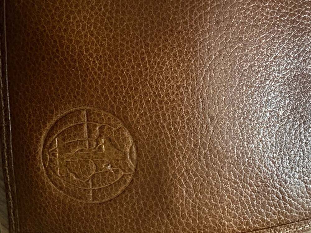Vintage Brown Pebbled Leather Travel Wallet Organizer with Toggle Closure - Picture 6 of 6